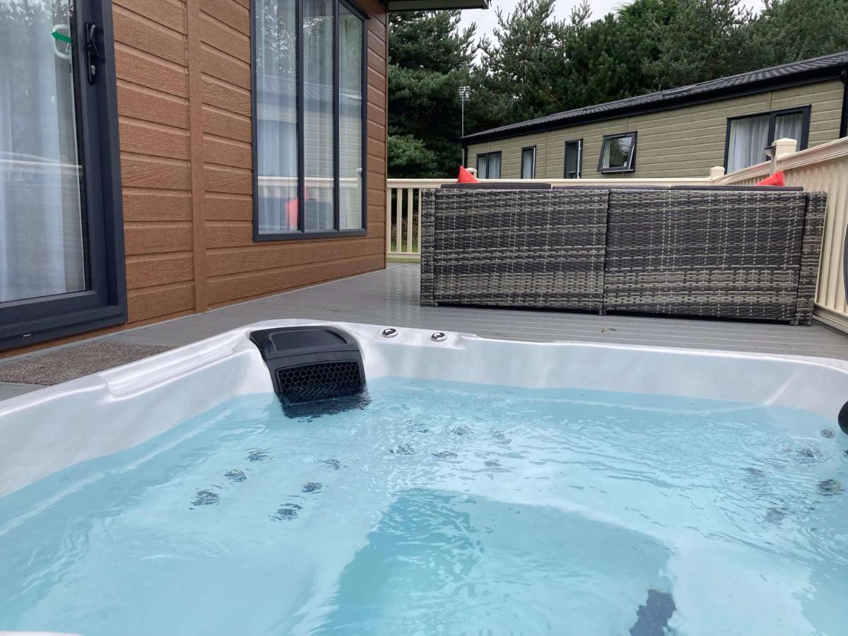 יורק Gleneagles Lodge With Hot Tub מראה חיצוני תמונה