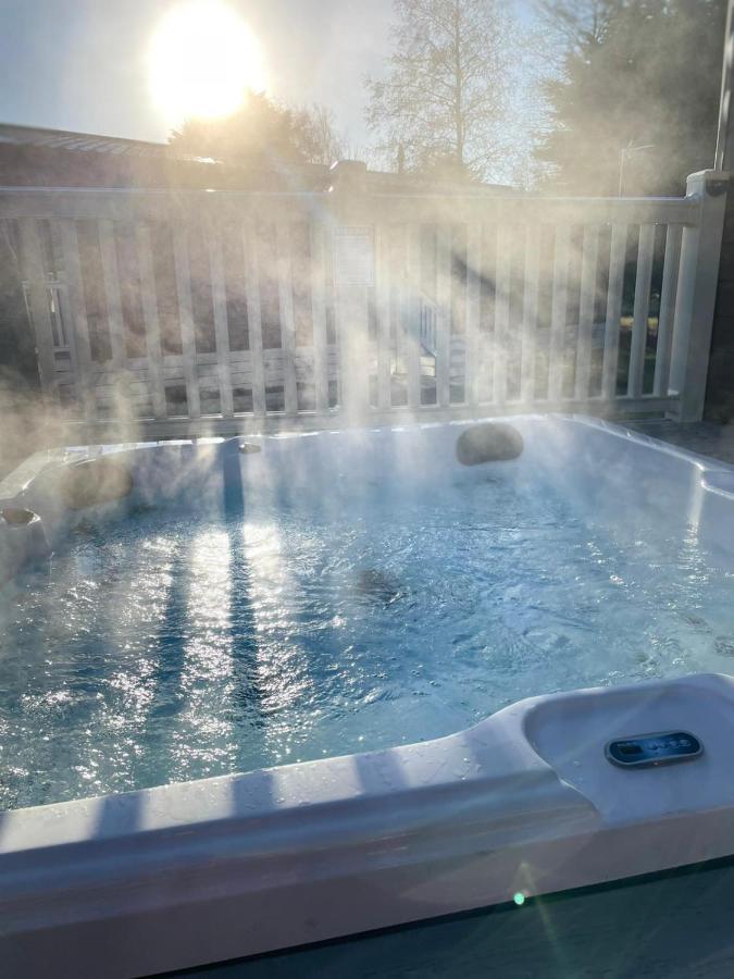 יורק Gleneagles Lodge With Hot Tub מראה חיצוני תמונה